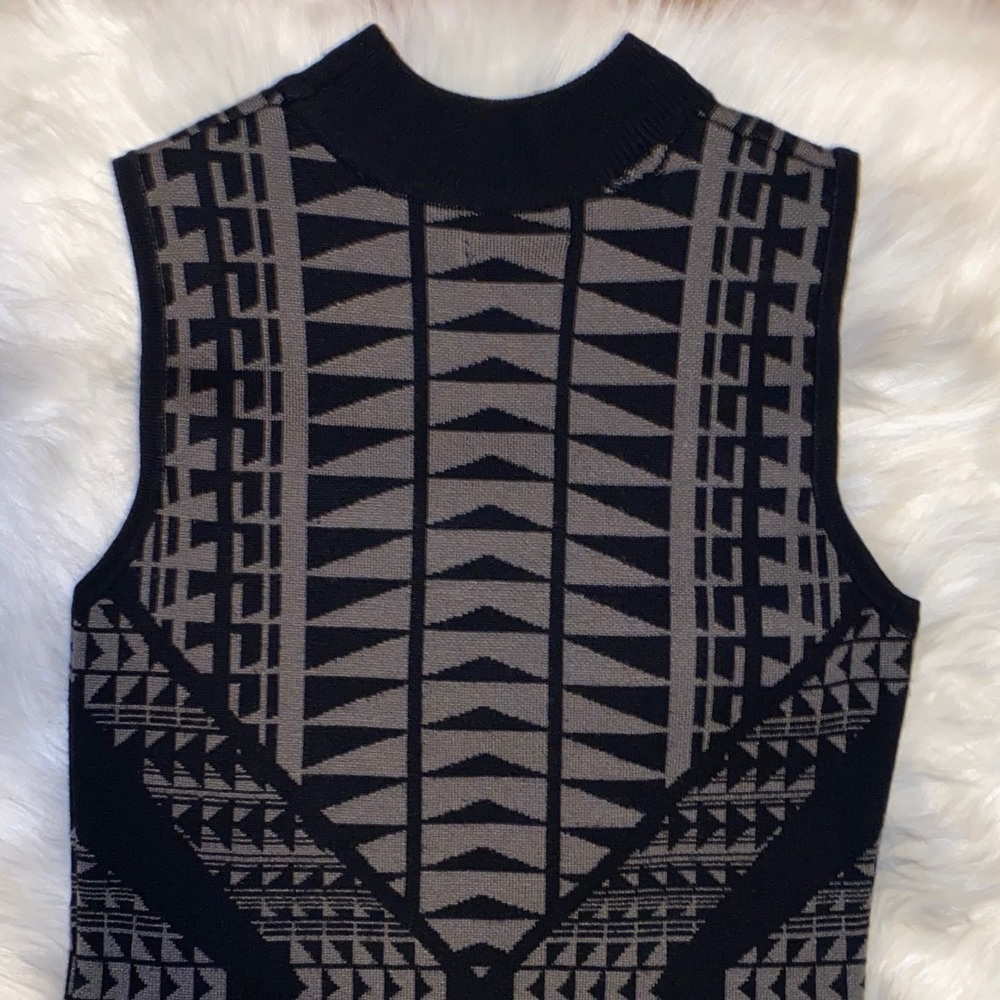 Dress - Picture 5 of 10